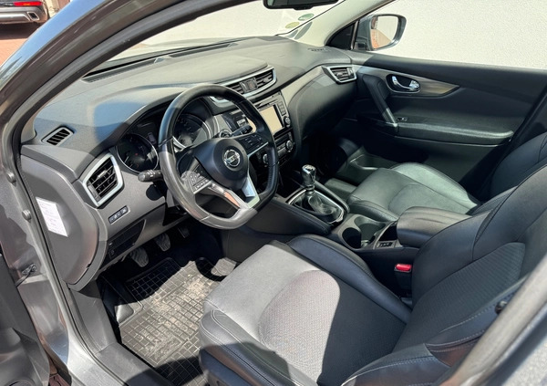 Nissan Qashqai cena 69900 przebieg: 142000, rok produkcji 2018 z Radomsko małe 232